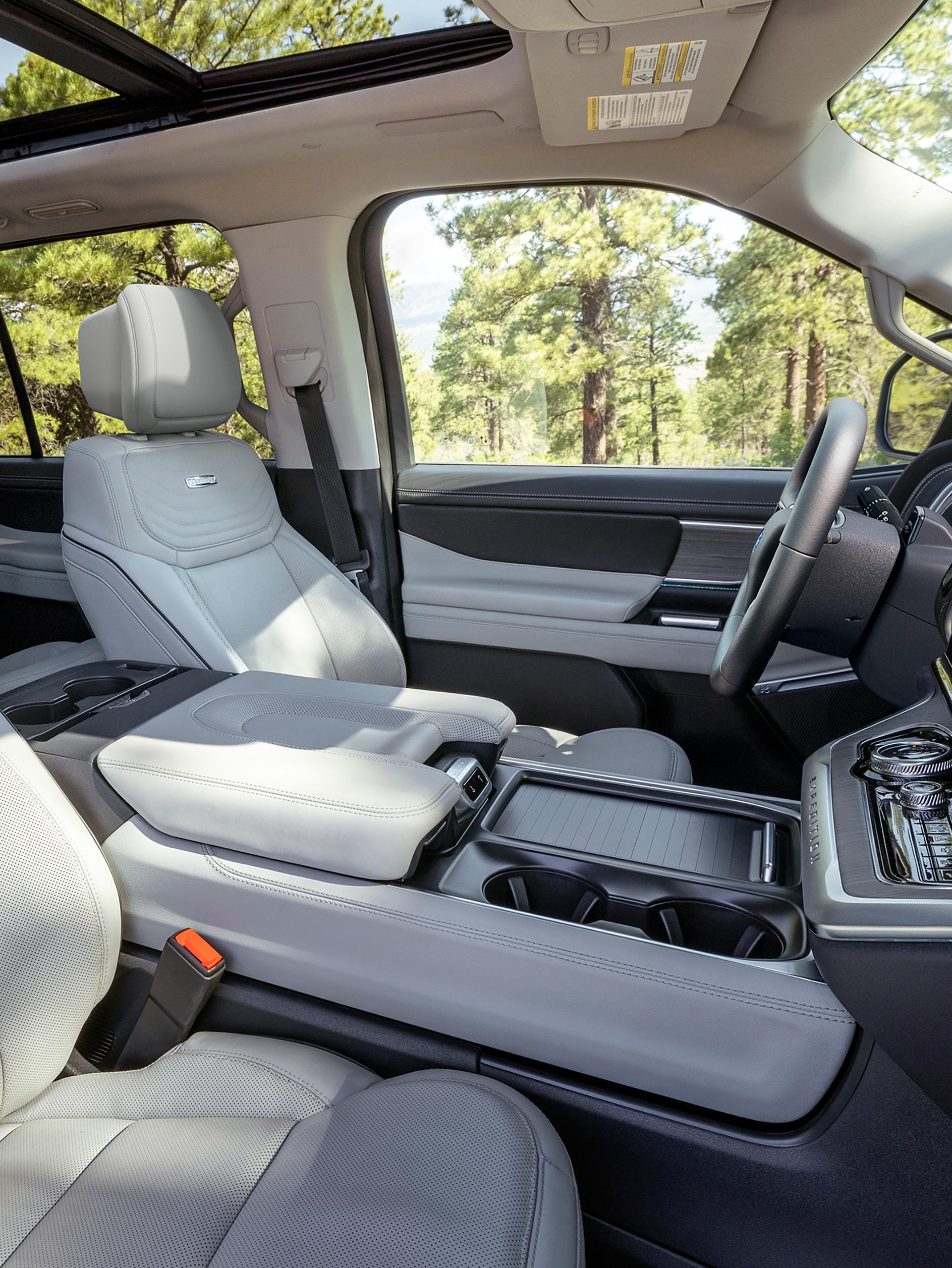 2027 Ford Expedition® Platinum™ SUV front seating area