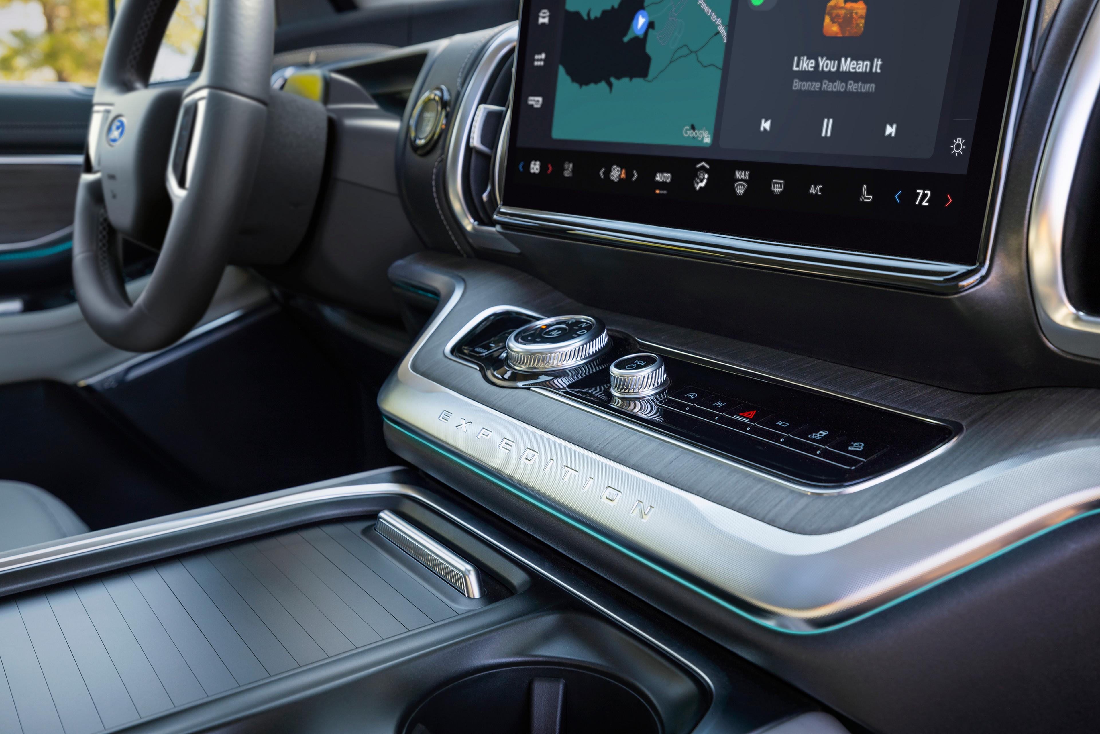 2027 Ford Expedition® Platinum™ SUV centre console