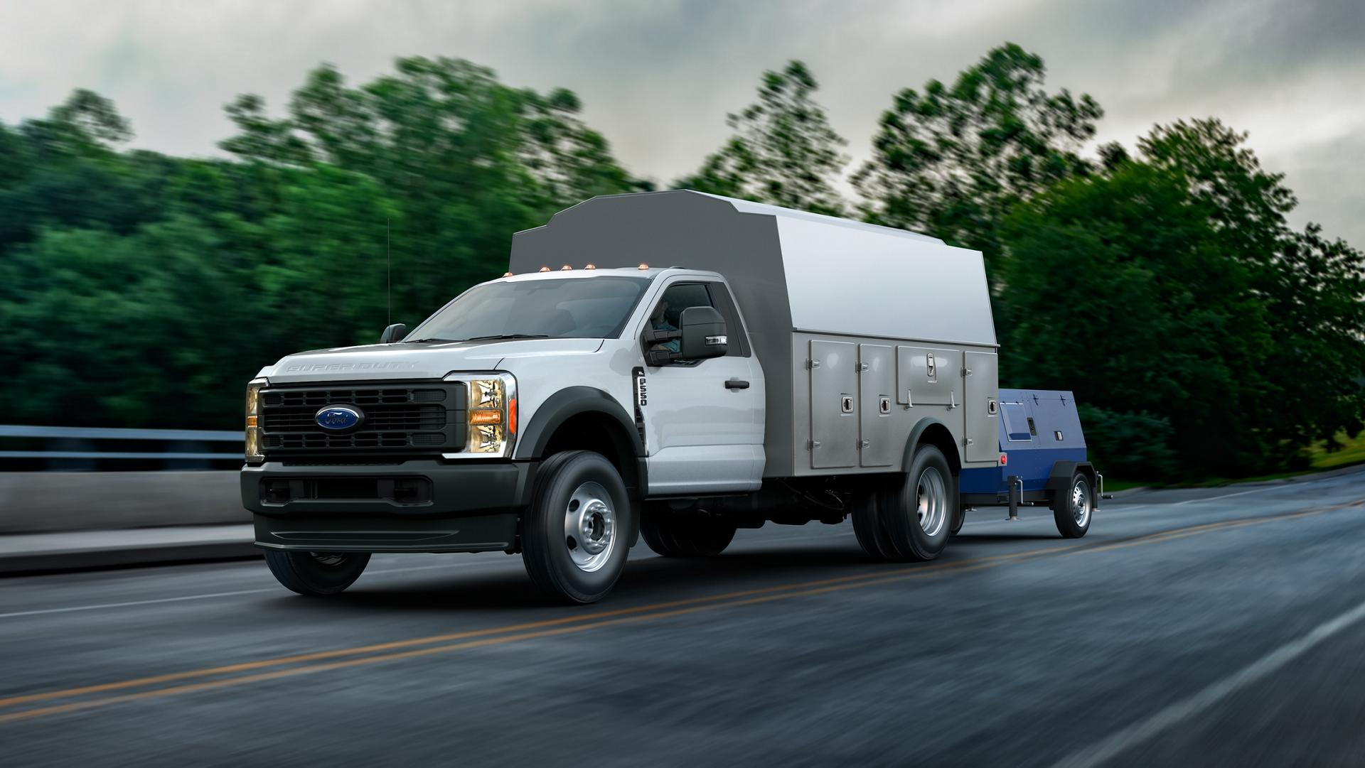 A 2026 Ford Super Duty® Chassis Cab towing a generator