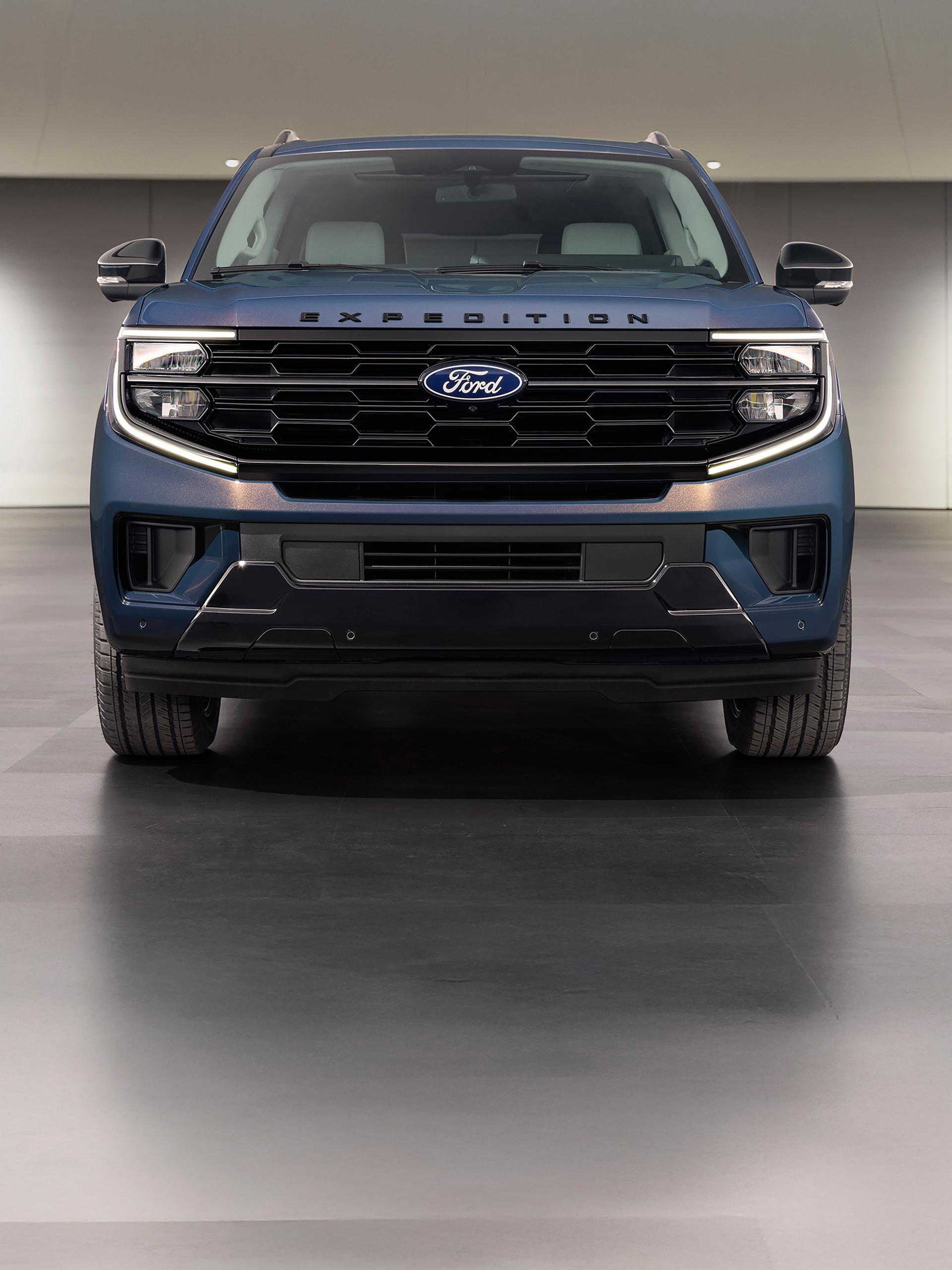 2027 Ford Expedition® Platinum™ SUV with available 30th Anniversary Appearance Package