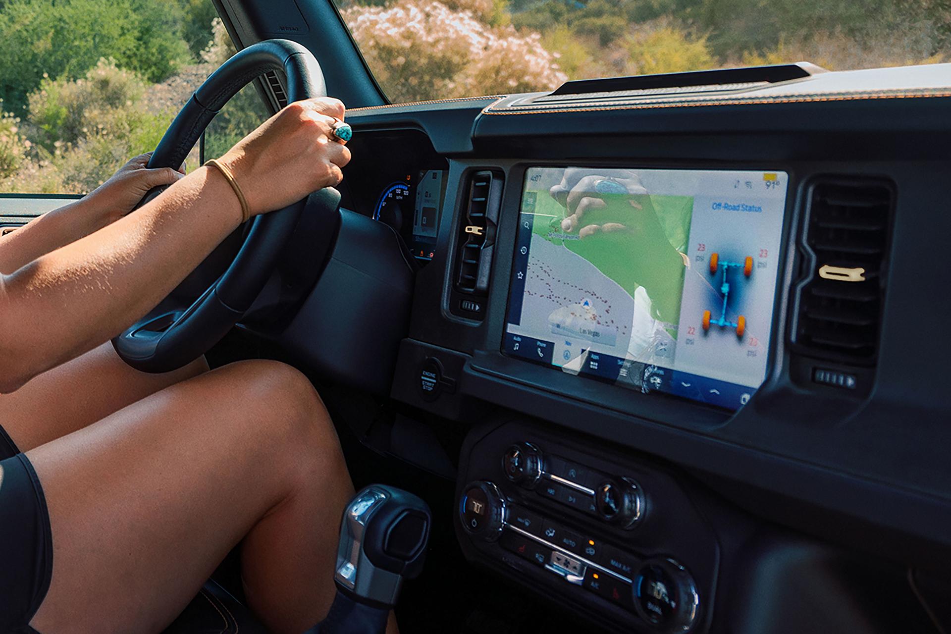 A close-up of the 12" centre display on a 2026 Ford Bronco® SUV, showing Off-Road Status