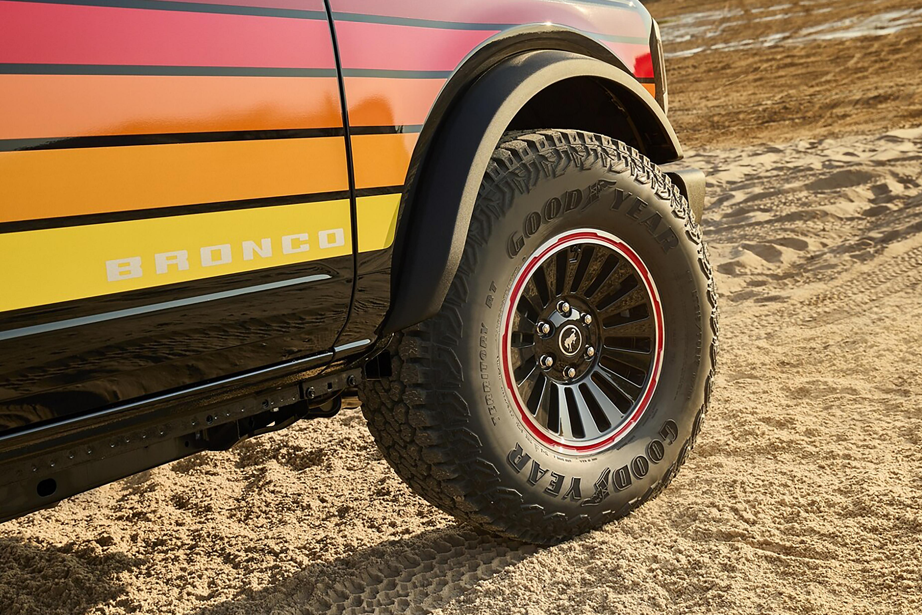 A close-up of the front wheel and fender on a 2025 Ford Bronco® SUV with the Free Wheeling® appearance package installed