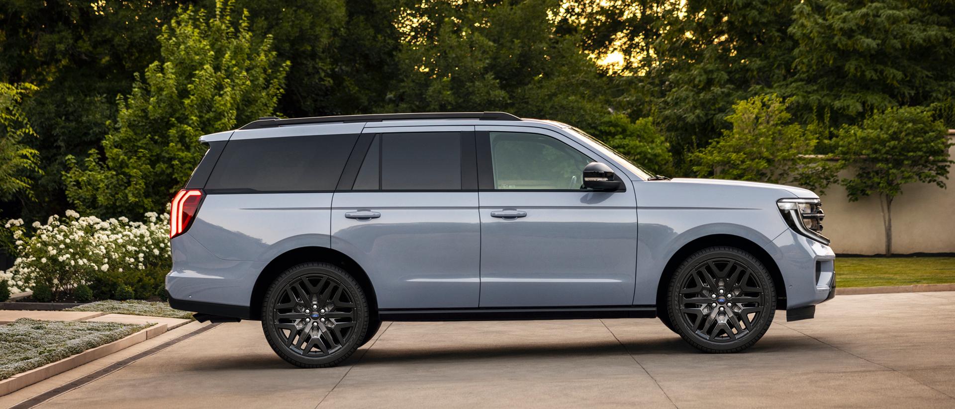 2027 Ford Expedition® Platinum™ SUV with available Stealth Performance Package side profile