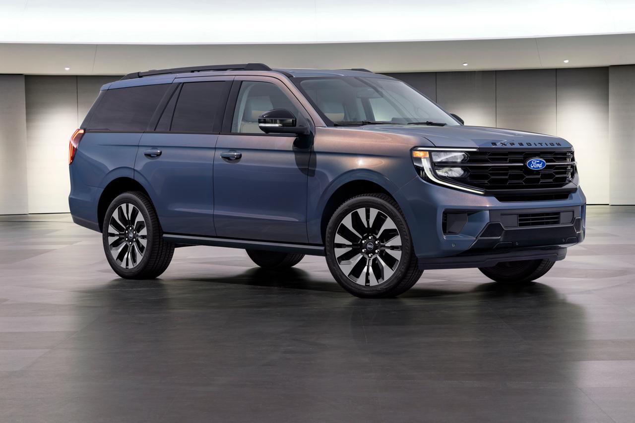 2027 Ford Expedition® Platinum™ model with available 30th Anniversary Appearance Package in Blue Ember Metallic