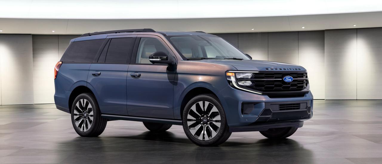 2027 Ford Expedition® Platinum™ model with available 30th Anniversary Appearance Package in Blue Ember Metallic