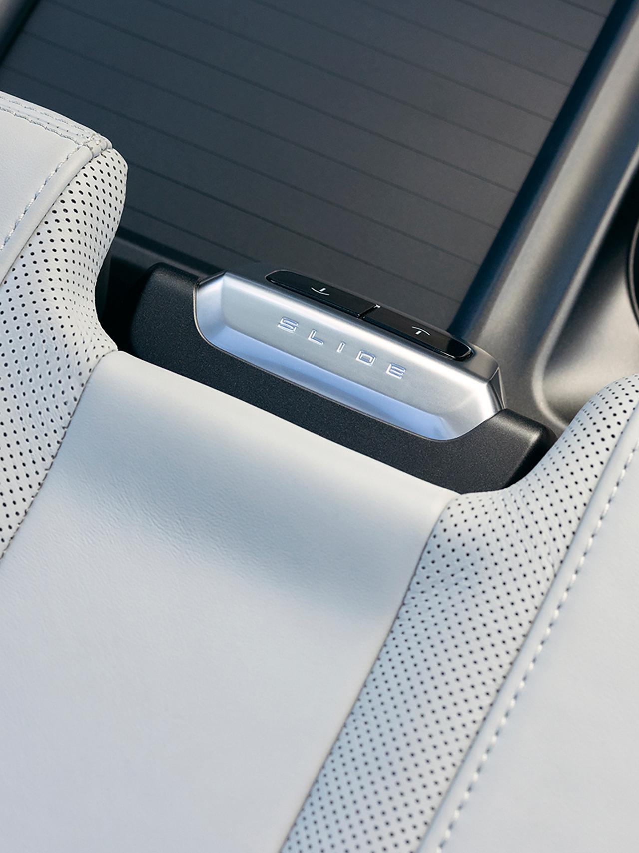 Available Flex Powered Console in a 2027 Ford Expedition® SUV