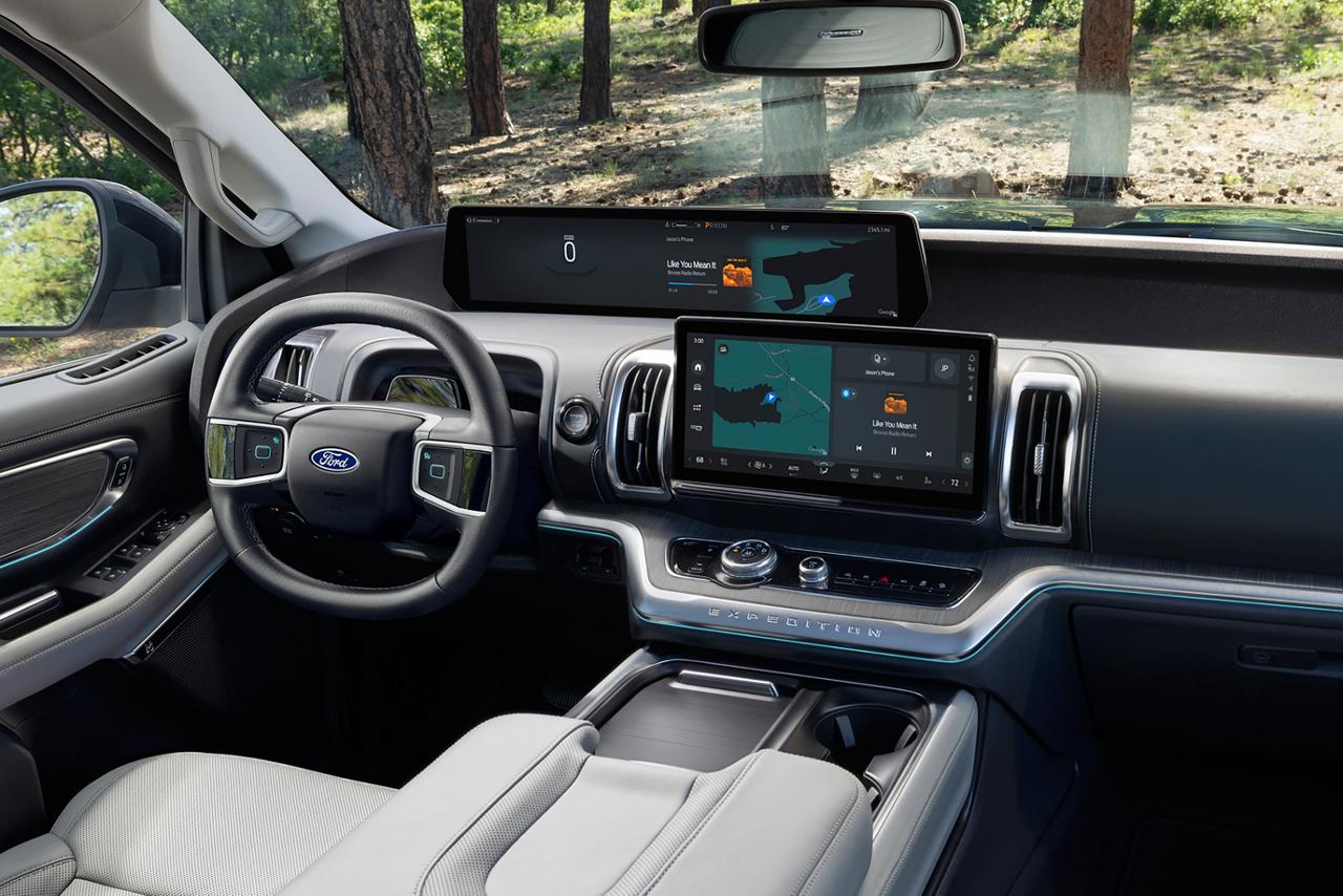 2027 Ford Expedition® SUV 24-inch panoramic display and 13.2-inch centre display