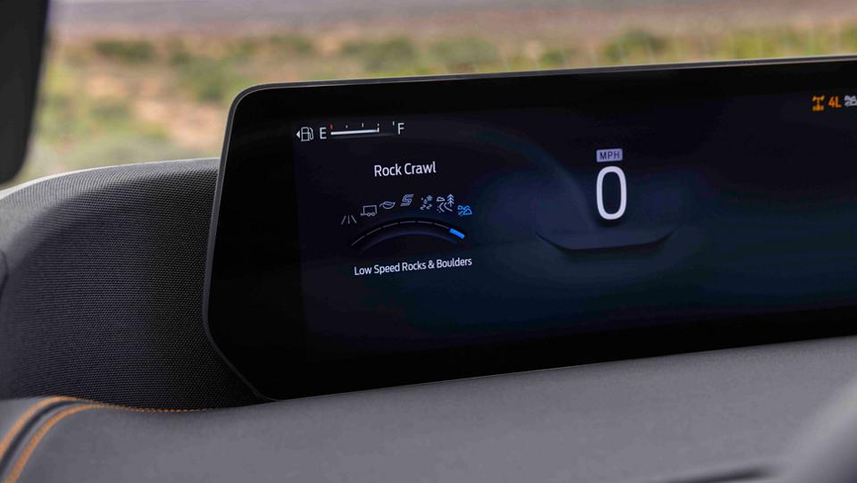 2025 Ford Expedition® Tremor® SUV panoramic 24" display showing Rock Crawl Drive Mode