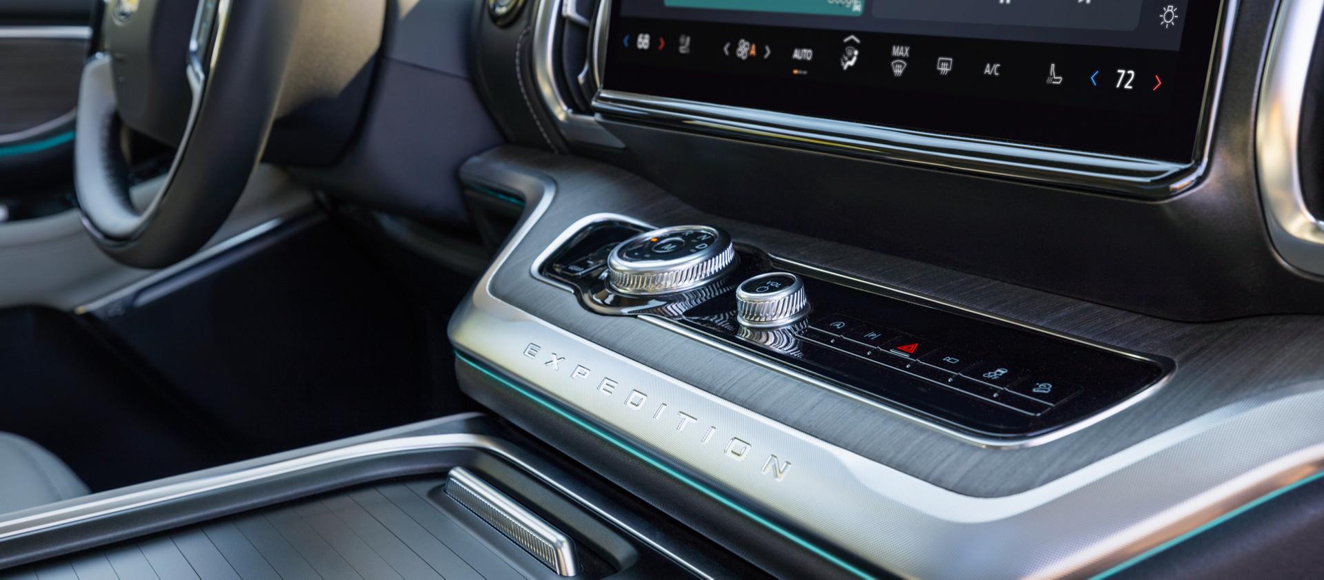 2026 Ford Expedition® Platinum™ SUV centre console