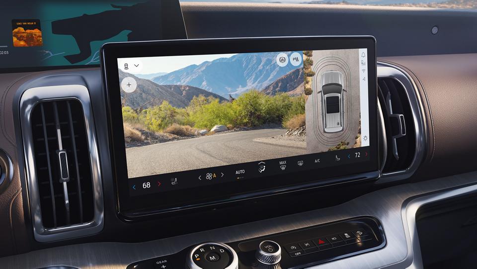2027 Ford Expedition® SUV 360-Degree Camera system on the 13.2-inch centre display