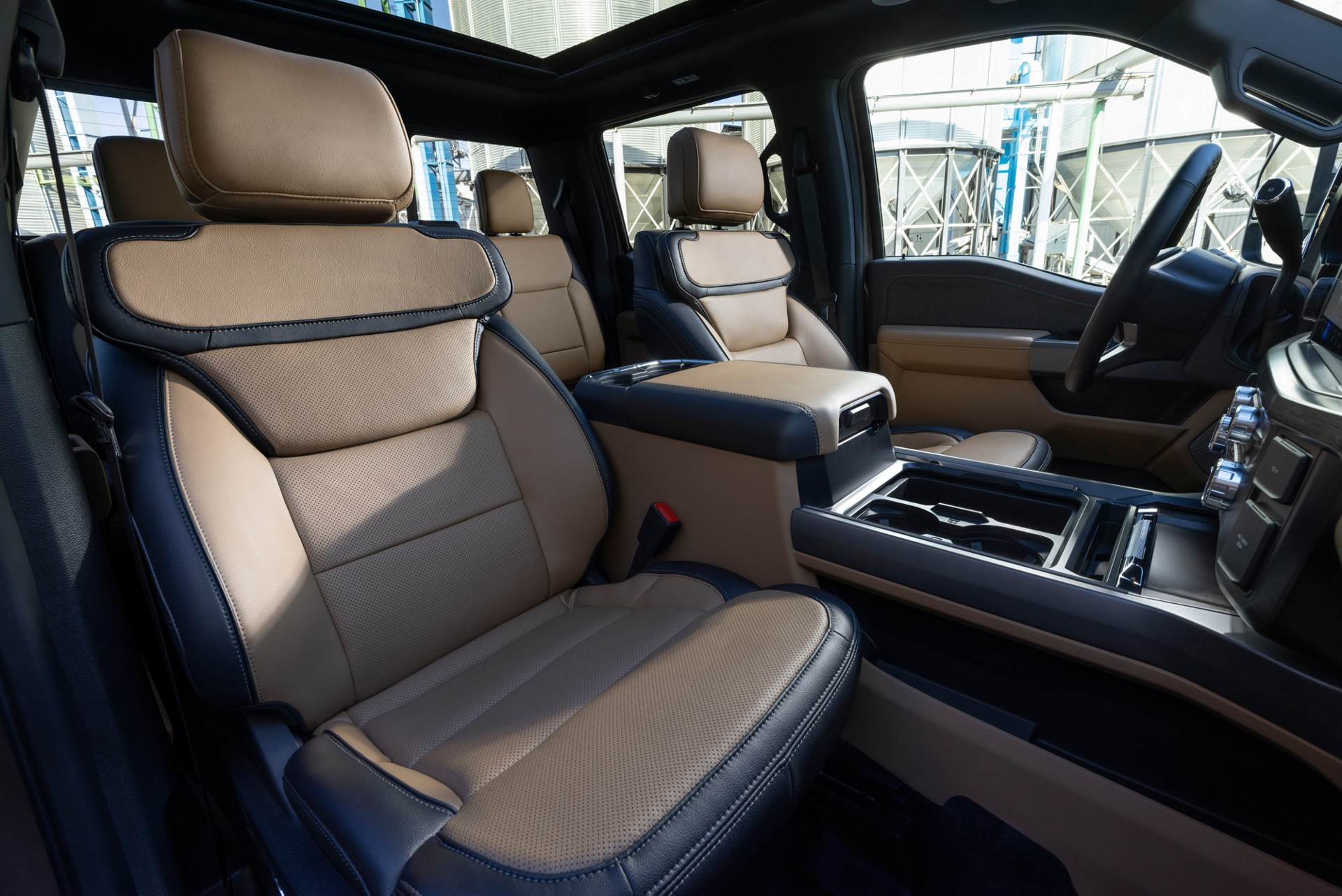 Interior view of the 2026 Ford Super Duty® F-350® Lariat®