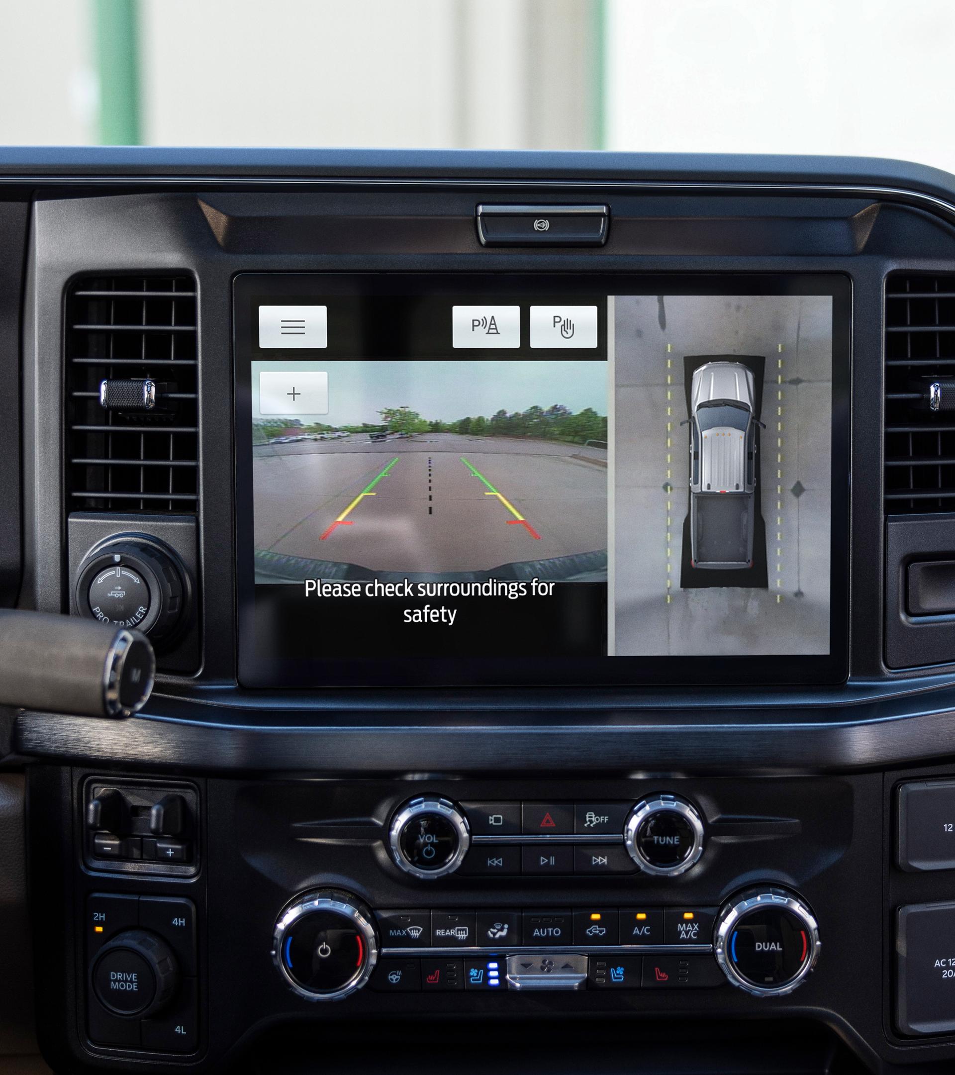 Close-up of the centre screen display while using the 360-Degree Camera feature