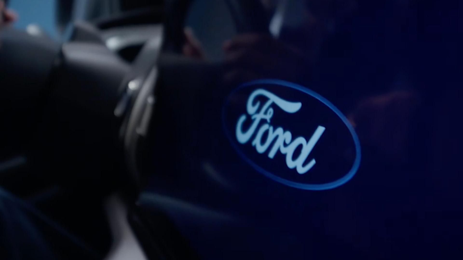 Ford Connectivity Package features on a 2027 Ford Expedition® SUV 13.2-inch centre display