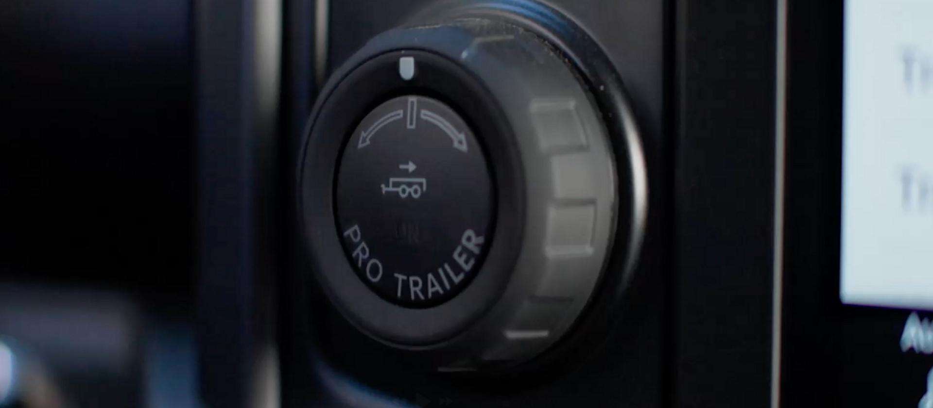 Close-up of the Pro Trailer Backup Assist™ and Pro Trailer Hitch Assist™ knob control