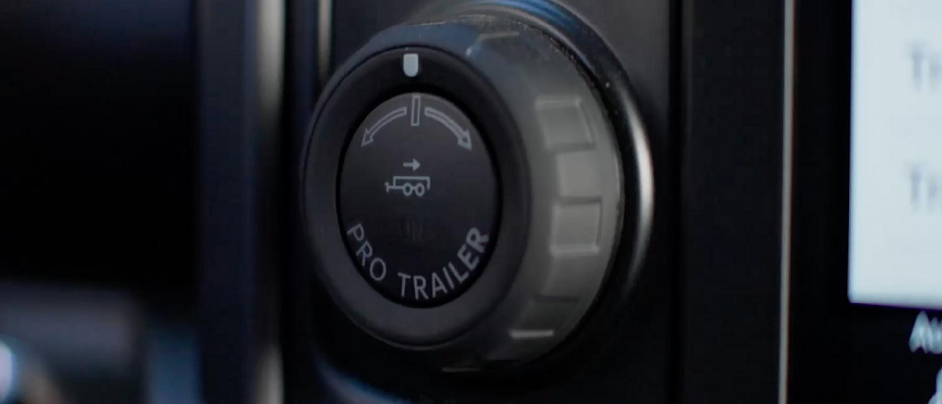 Close-up of the Pro Trailer Backup Assist™ and Pro Trailer Hitch Assist™ knob control